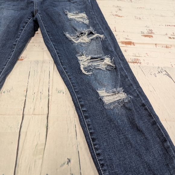 Judy Blue Boyfriend Fit Distressed Jeans - Picture 5 of 5